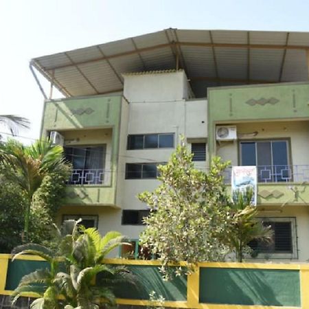 Gulmohar Cottages - Home Stay In Alībāg Eksteriør bilde